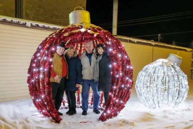 23.12.9.Life-Sized Ornaments.9664 Medium